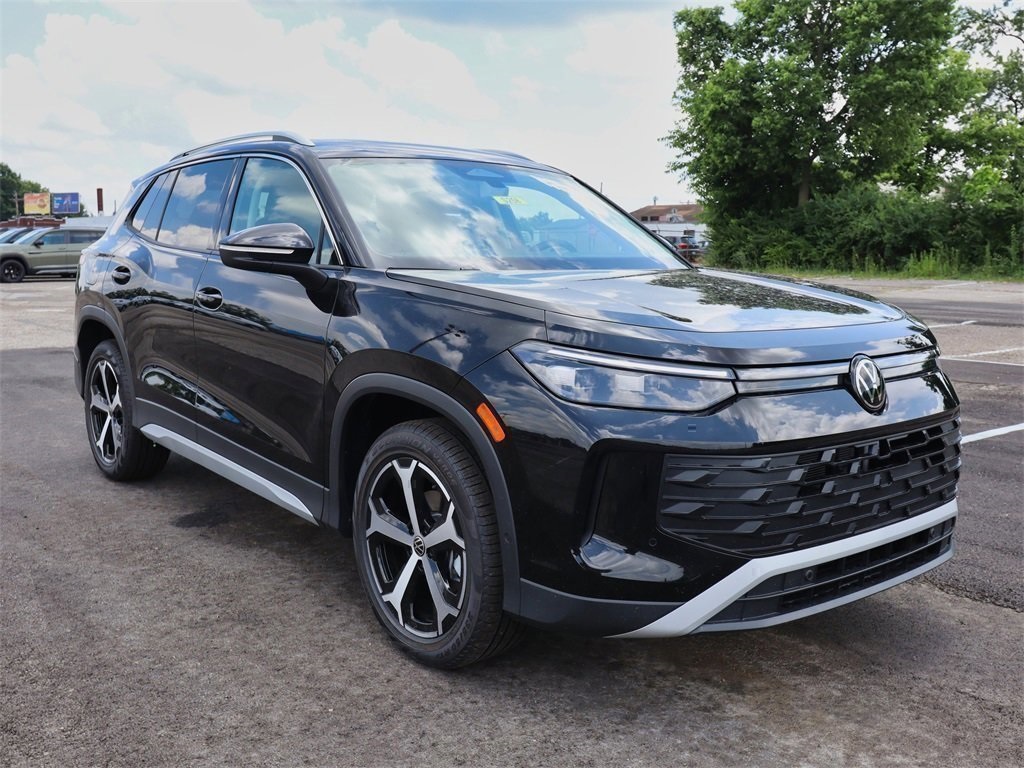 2025 Volkswagen Tiguan SE photo 7