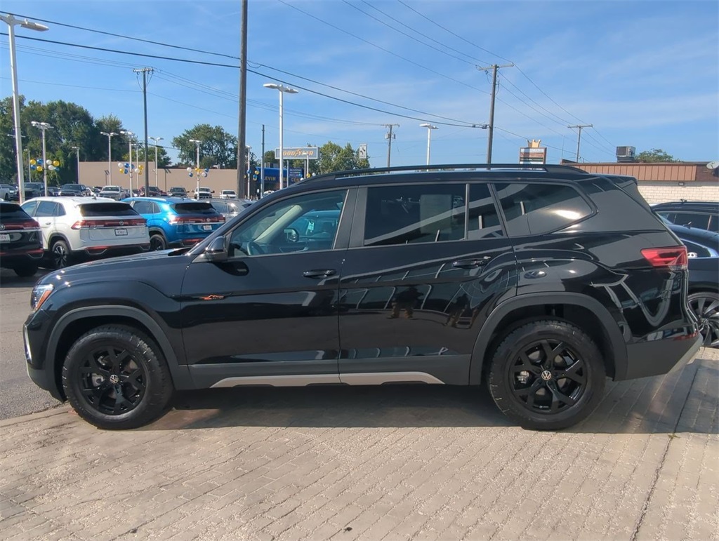 2024 Volkswagen Atlas Peak Edition SEL photo 2