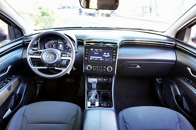 Used 2024 Blue Hyundai SE image 17