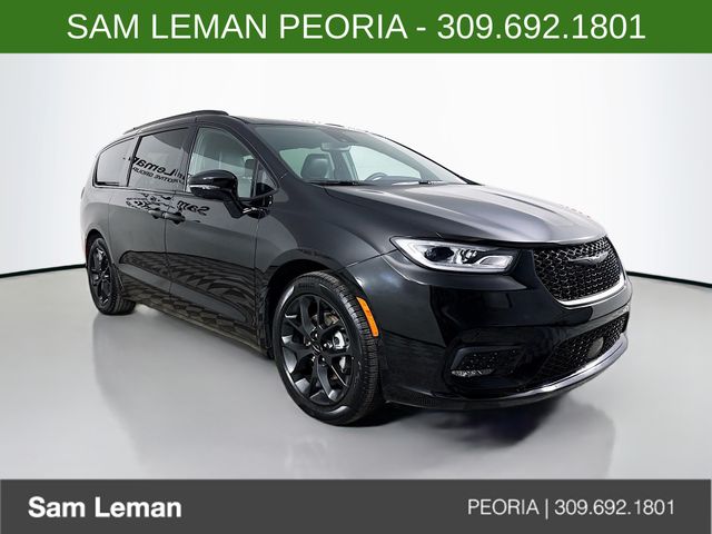 2024 Chrysler Pacifica Limited's photo