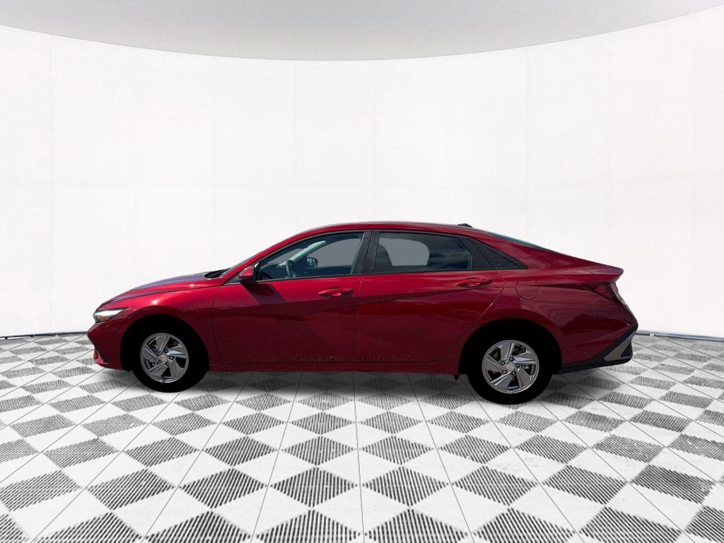 2026 Hyundai Elantra SE photo 3