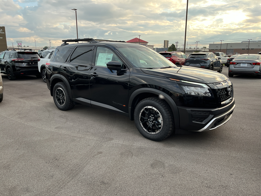 2025 Nissan Pathfinder Rock Creek photo 2