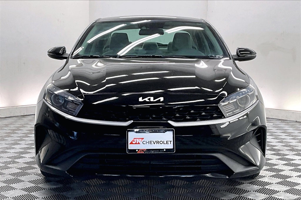2023 Kia Forte LXS photo 2