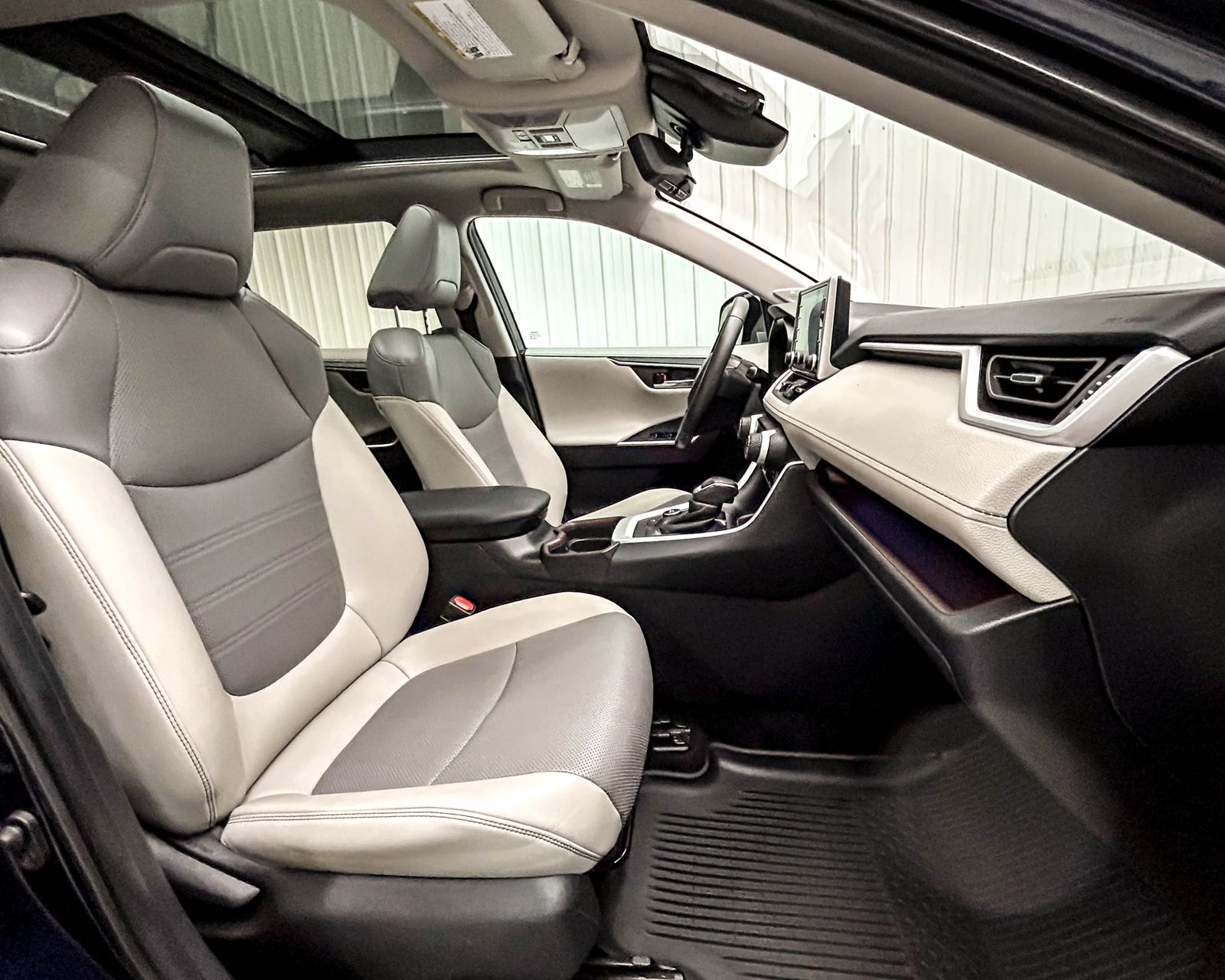 2021 Toyota RAV4 Hybrid Limited photo 14