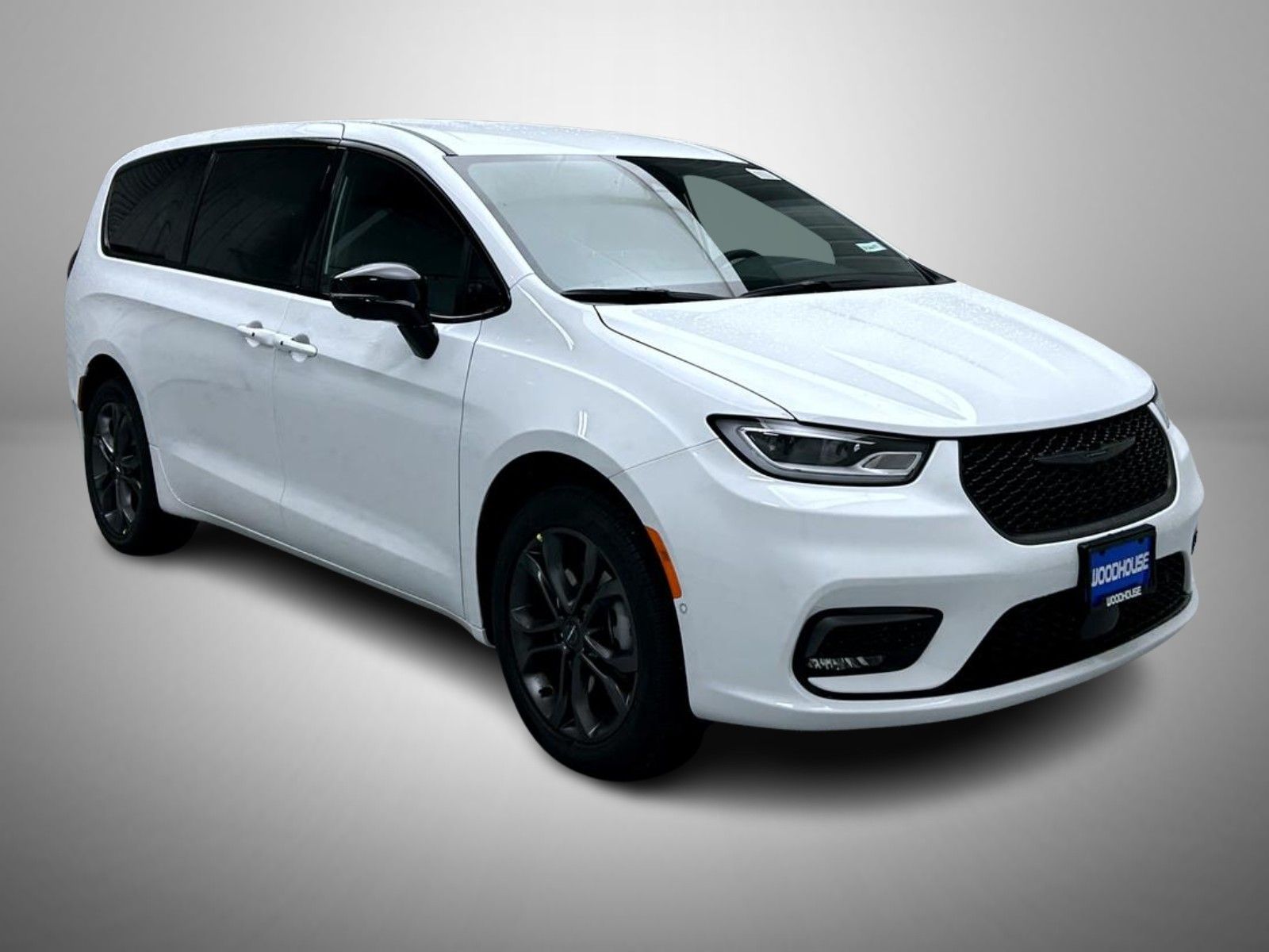 2026 Chrysler Pacifica photo 2