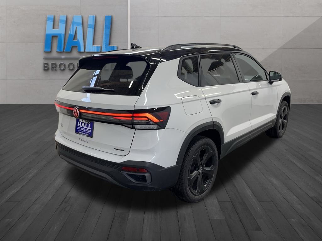 2025 Volkswagen Taos SE photo 5