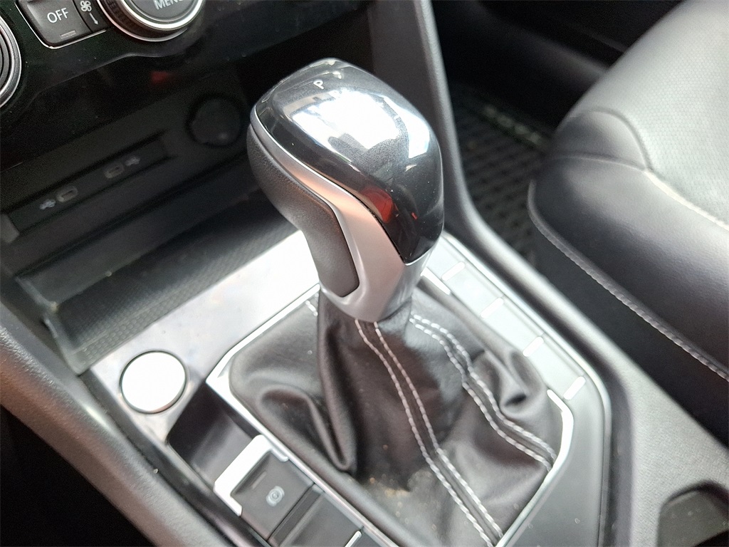 2022 Volkswagen Taos SEL photo 15