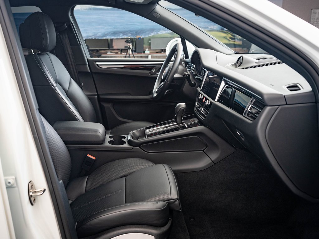 2024 Porsche Macan T photo 19