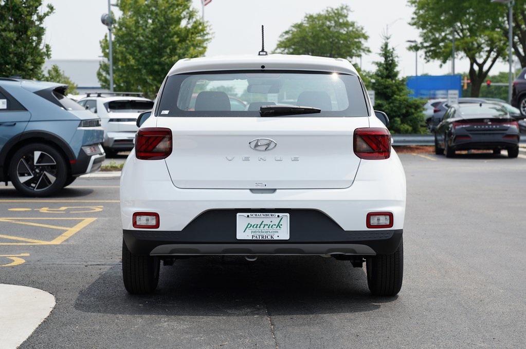 2025 Hyundai Venue SE photo 5