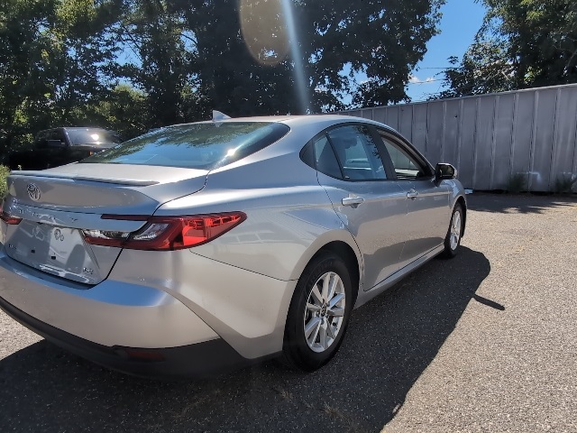 2025 Toyota Camry LE photo 6