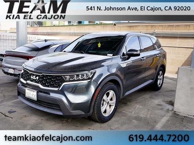 2022 Kia Sorento LX's photo