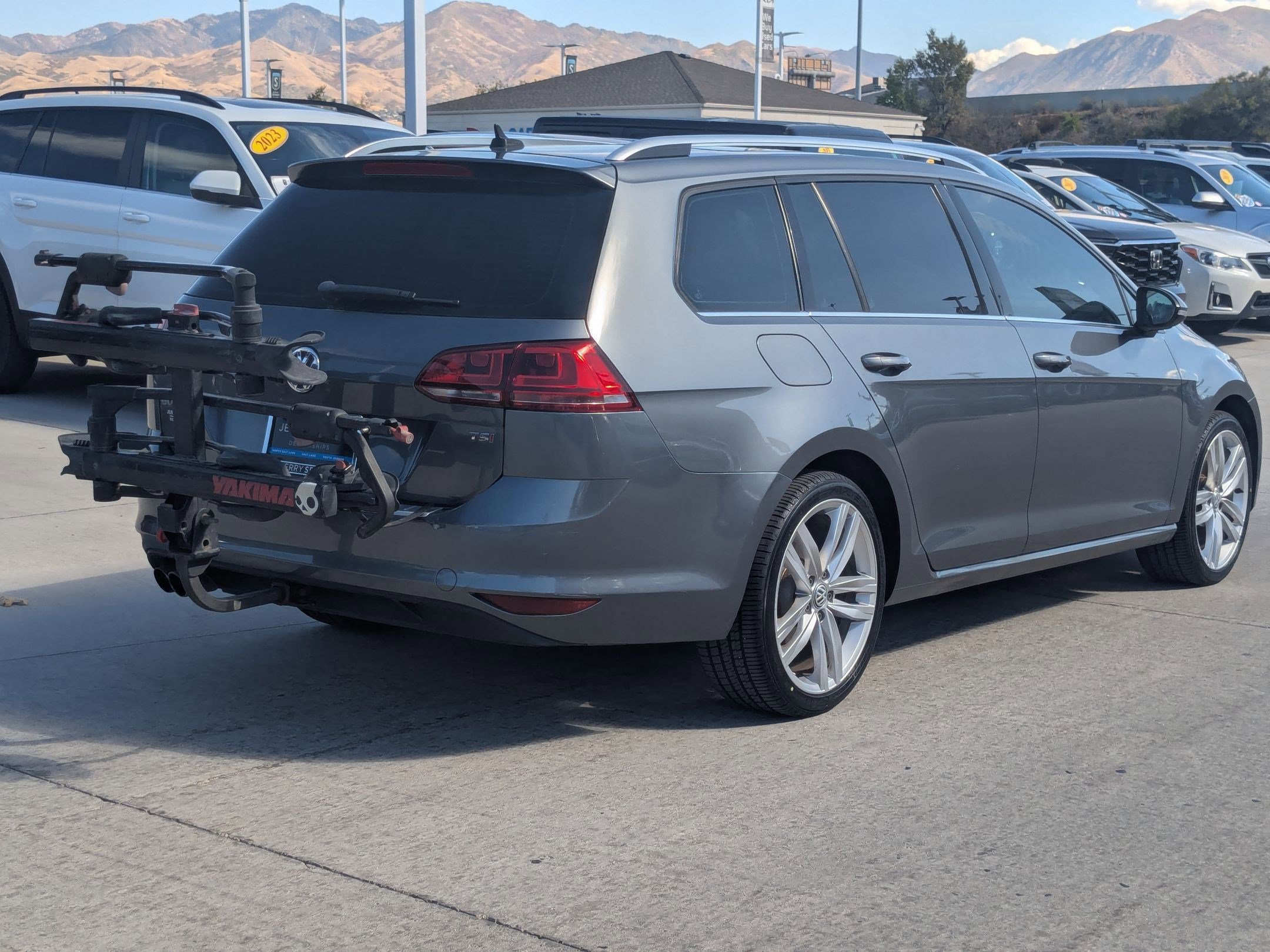 2017 Volkswagen Golf SportWagen SEL photo 3
