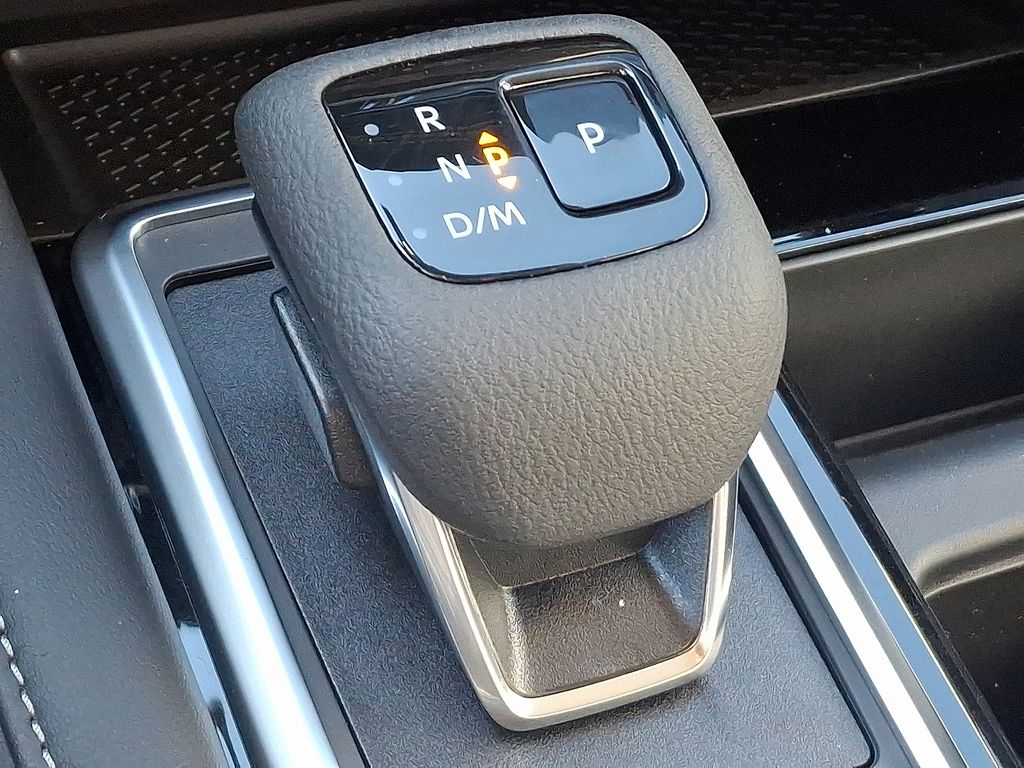 2025 Nissan Pathfinder SL photo 8