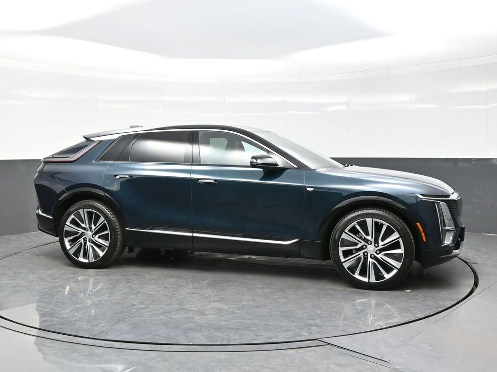 2025 Cadillac Lyriq Luxury photo 7