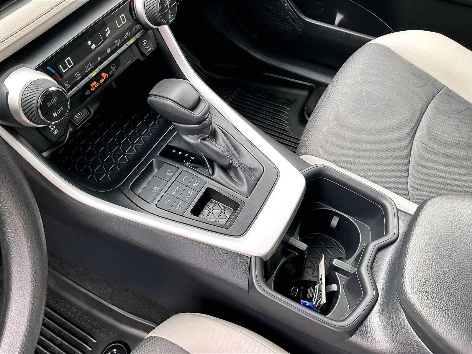 2025 Toyota RAV4 XLE photo 20