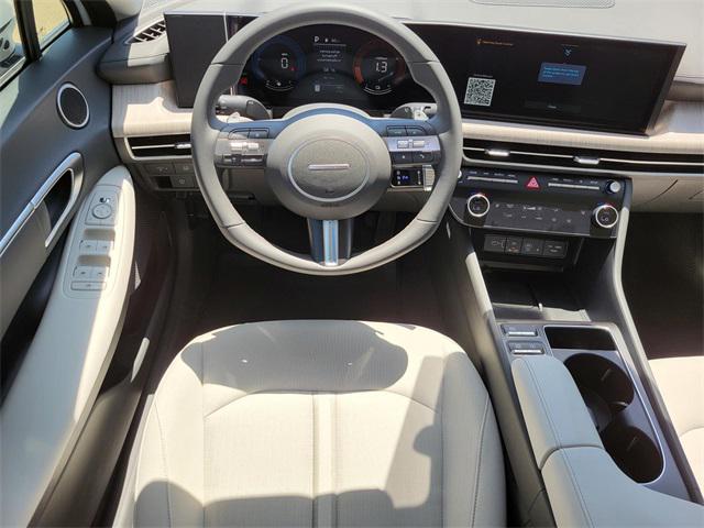 2025 Hyundai Sonata Hybrid SEL photo 11