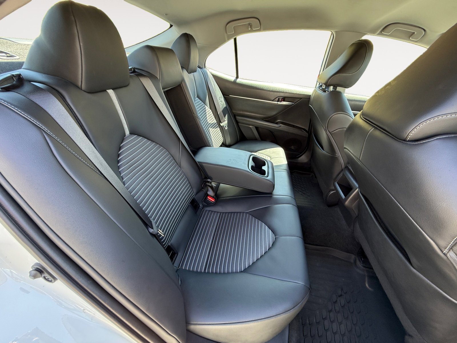 2022 Toyota Camry SE photo 18