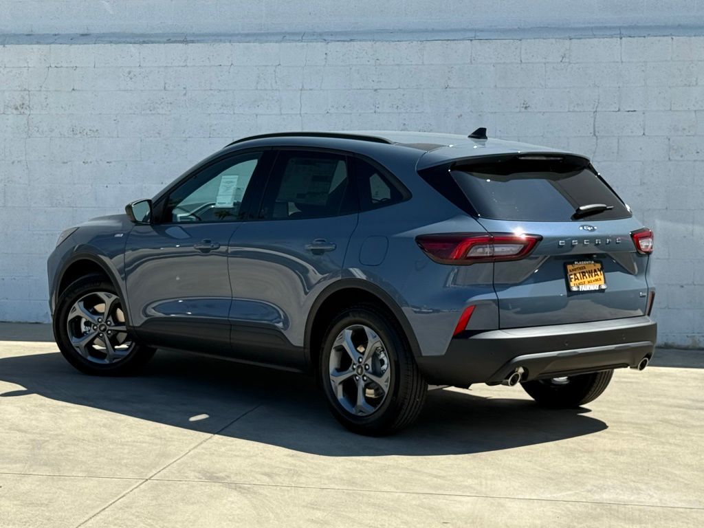 2025 Ford Escape ST-Line photo 4