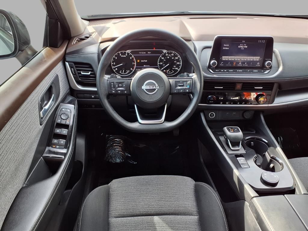 2023 Nissan Rogue SV photo 3