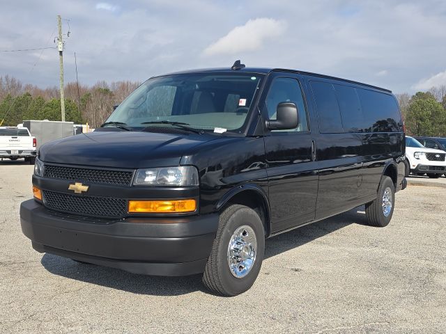 2025 Chevrolet Express Passenger LS's photo