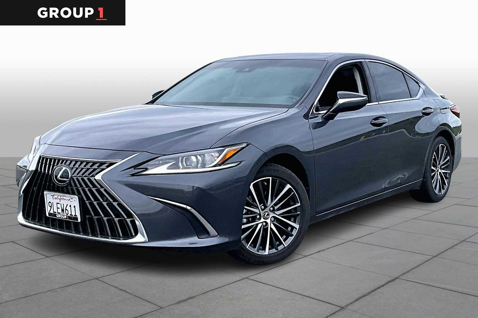 2024 Lexus ES Hybrid 300h's photo
