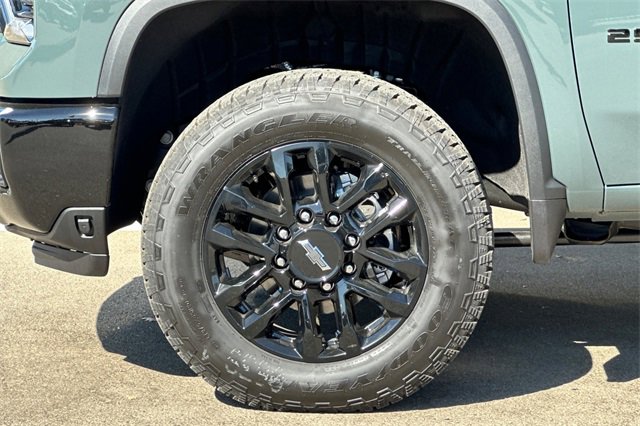2025 Chevrolet Silverado 2500HD LT photo 32