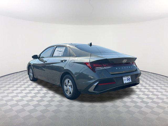 2025 Hyundai Elantra SE photo 7
