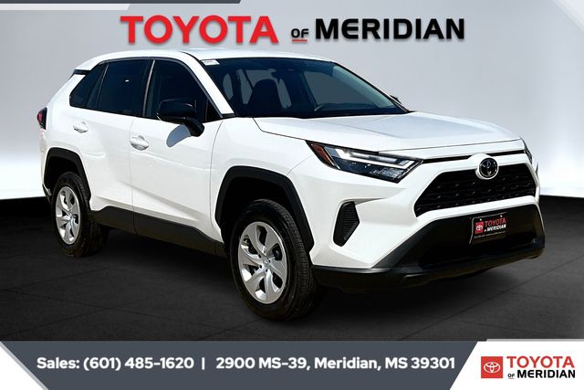 2025 Toyota RAV4 LE's photo