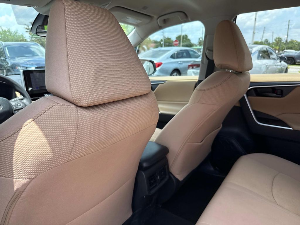 2024 Toyota RAV4 Hybrid LE photo 12