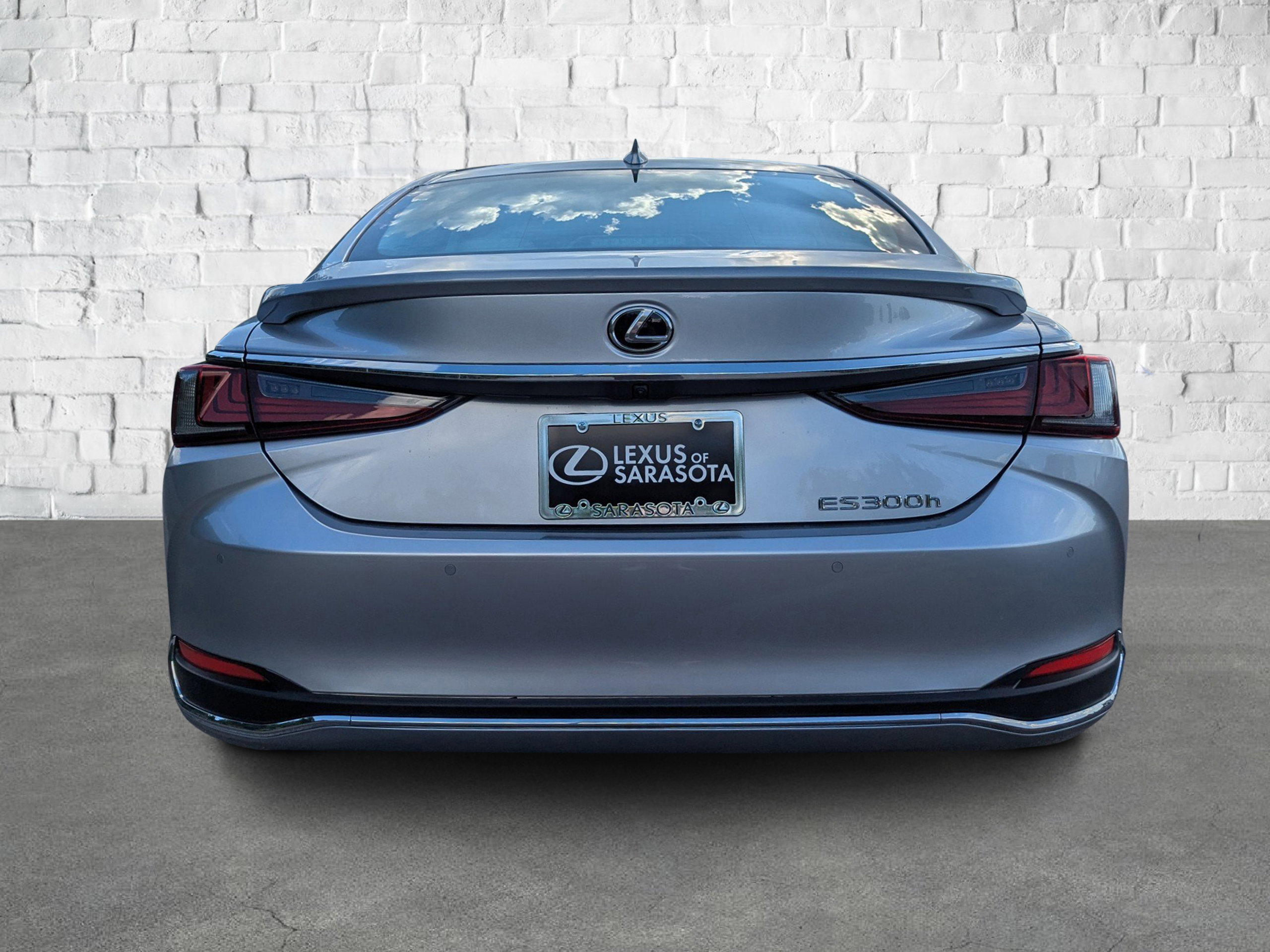 2025 Lexus ES 300h photo 5