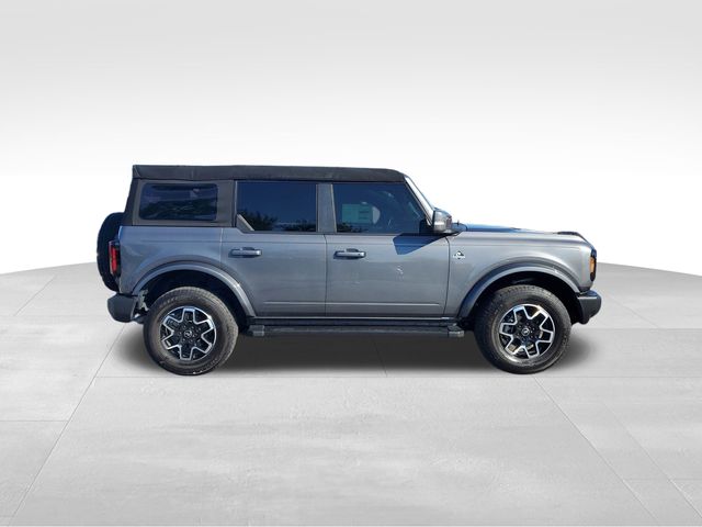 2024 Ford Bronco Outer Banks photo 2