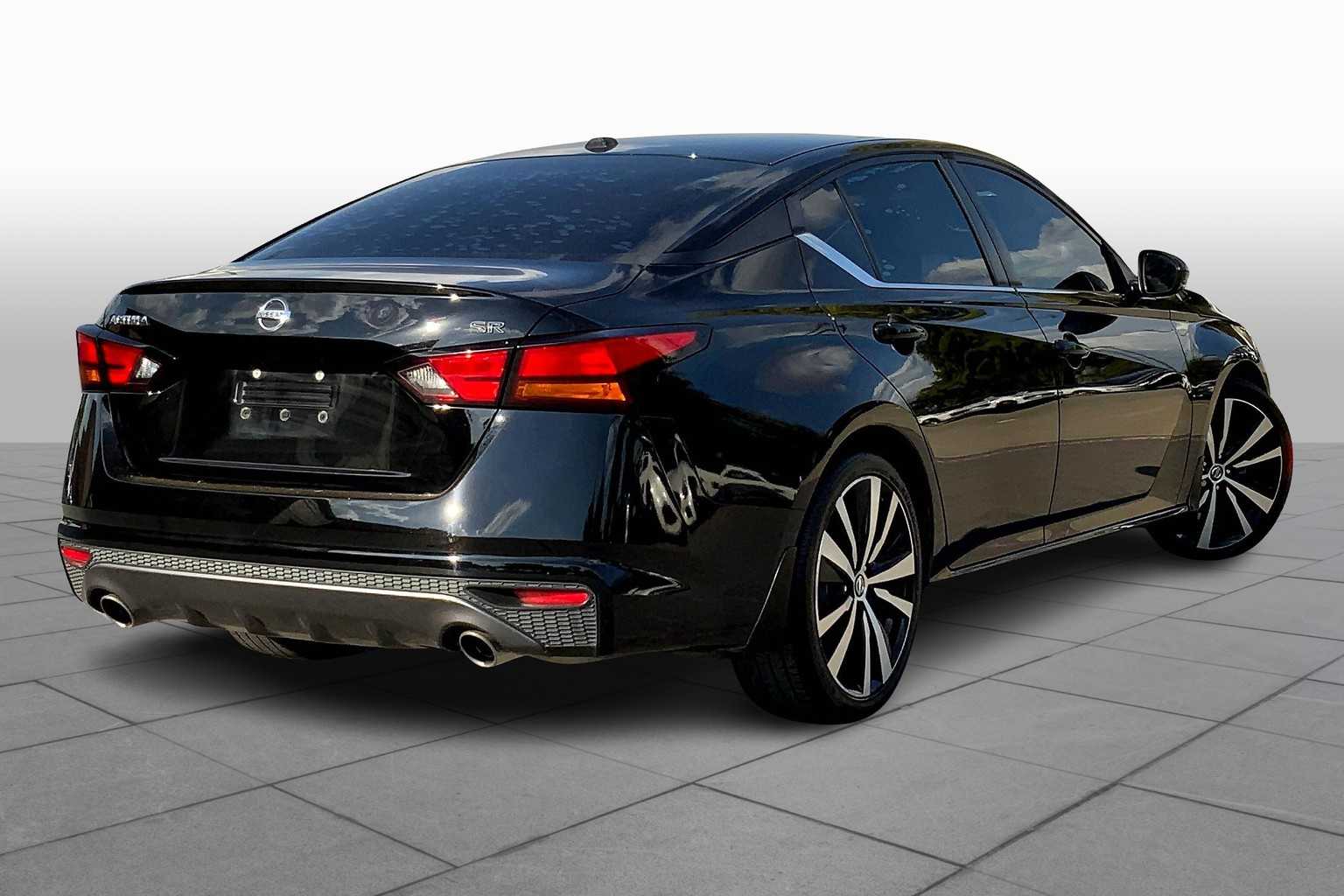 2019 Nissan Altima 2.5 SR photo 12