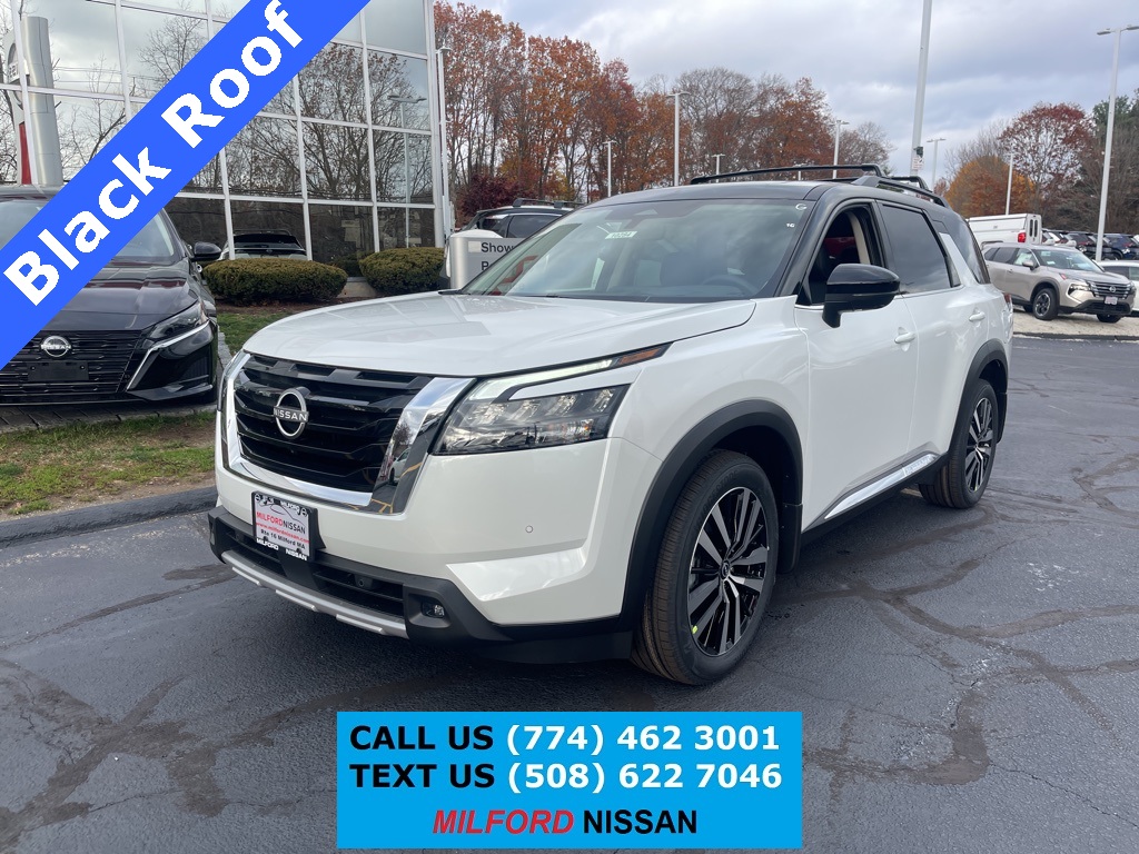 2025 Nissan Pathfinder Platinum's photo