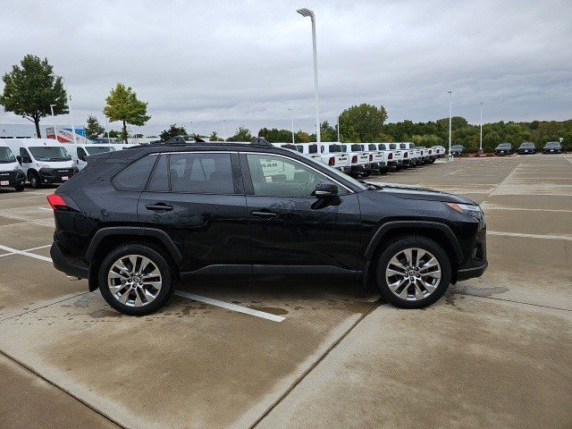2023 Toyota RAV4 XLE Premium photo 4