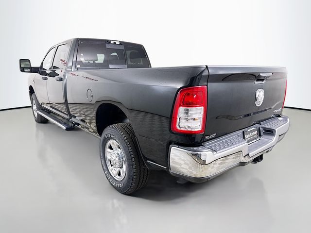 New 2024 Diamond Black Crystal Pearl-Coat Exterior Paint RAM Tradesman image 5