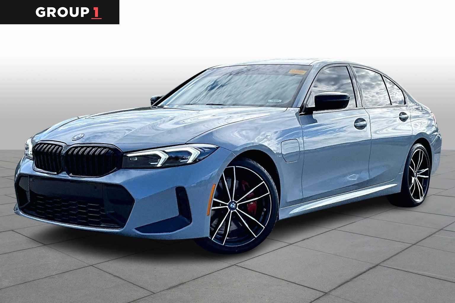 2024 BMW 3 Series 330e's photo
