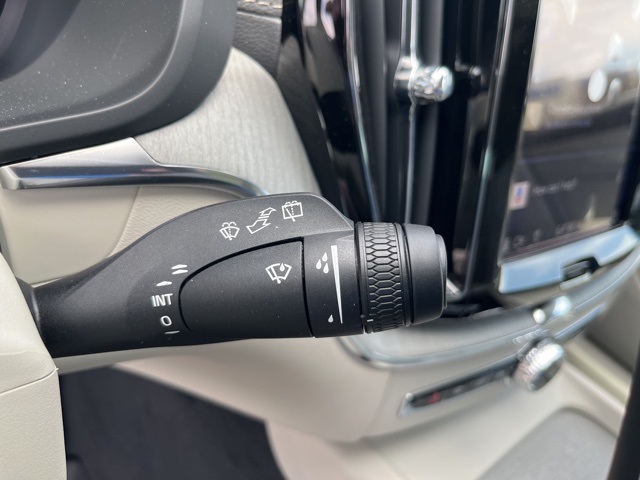 2025 Volvo XC60 B5 photo 15