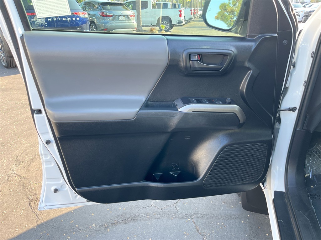 2021 Toyota Tacoma SR5 photo 19