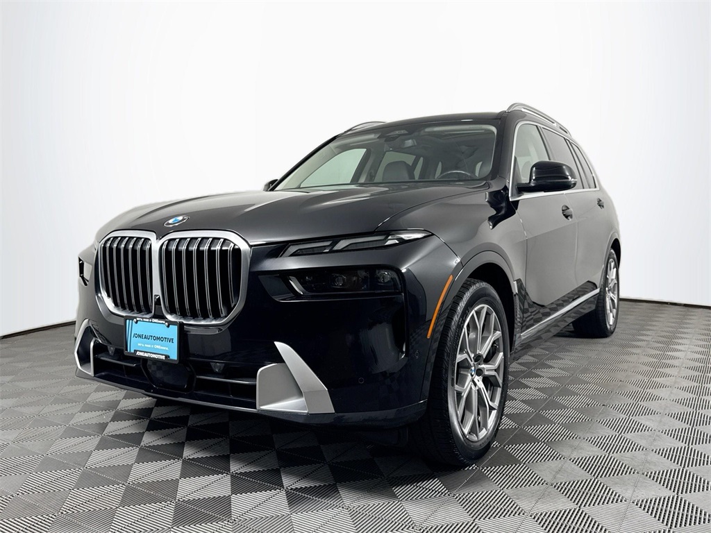 2023 BMW X7 40i's photo