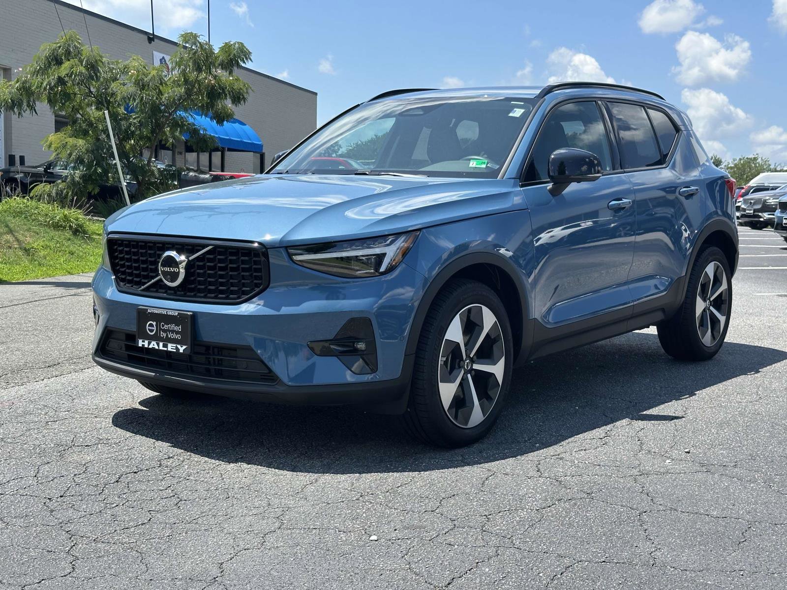 2025 Volvo XC40 Plus photo 22