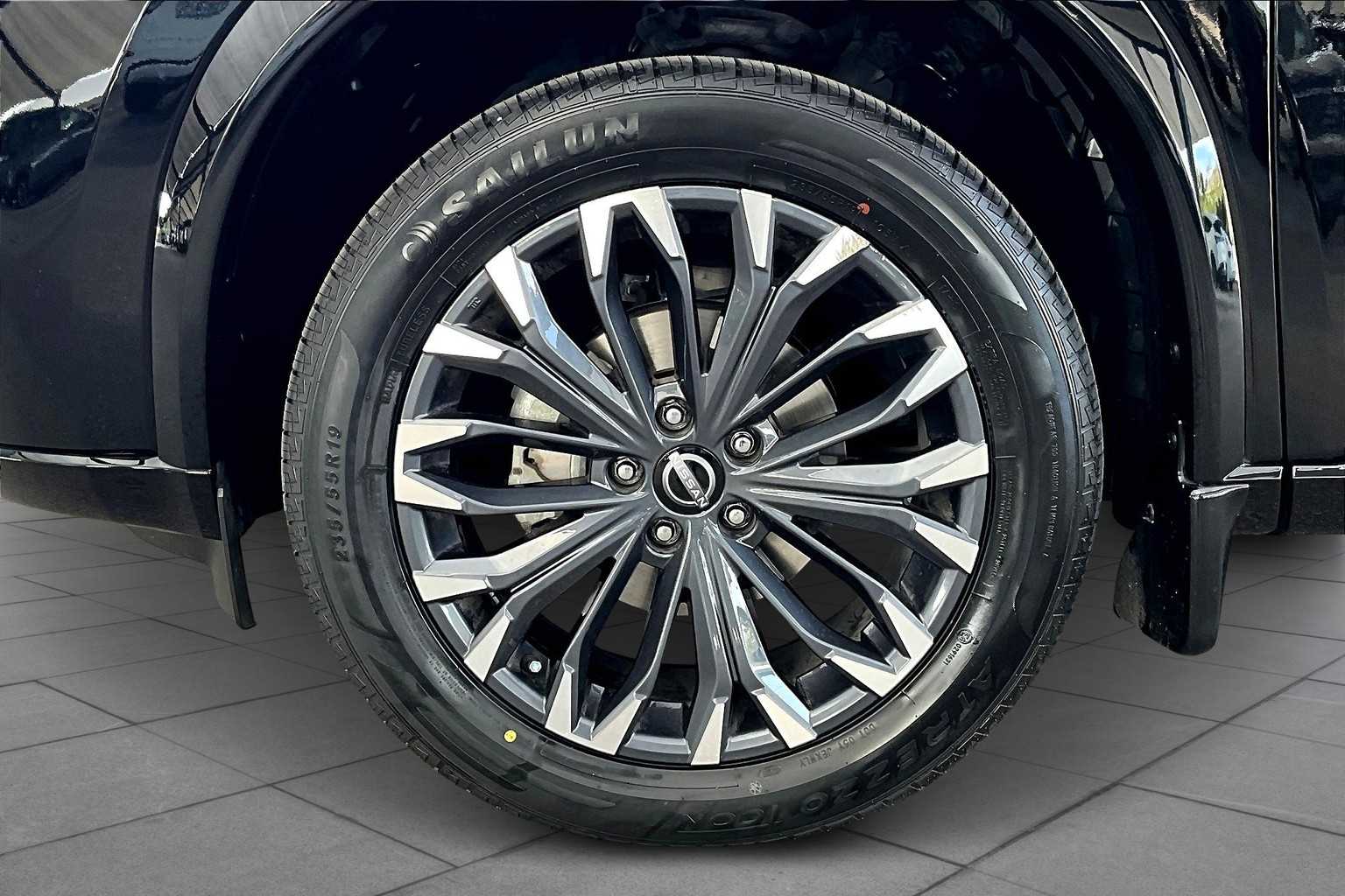 2024 Nissan Rogue Platinum photo 3