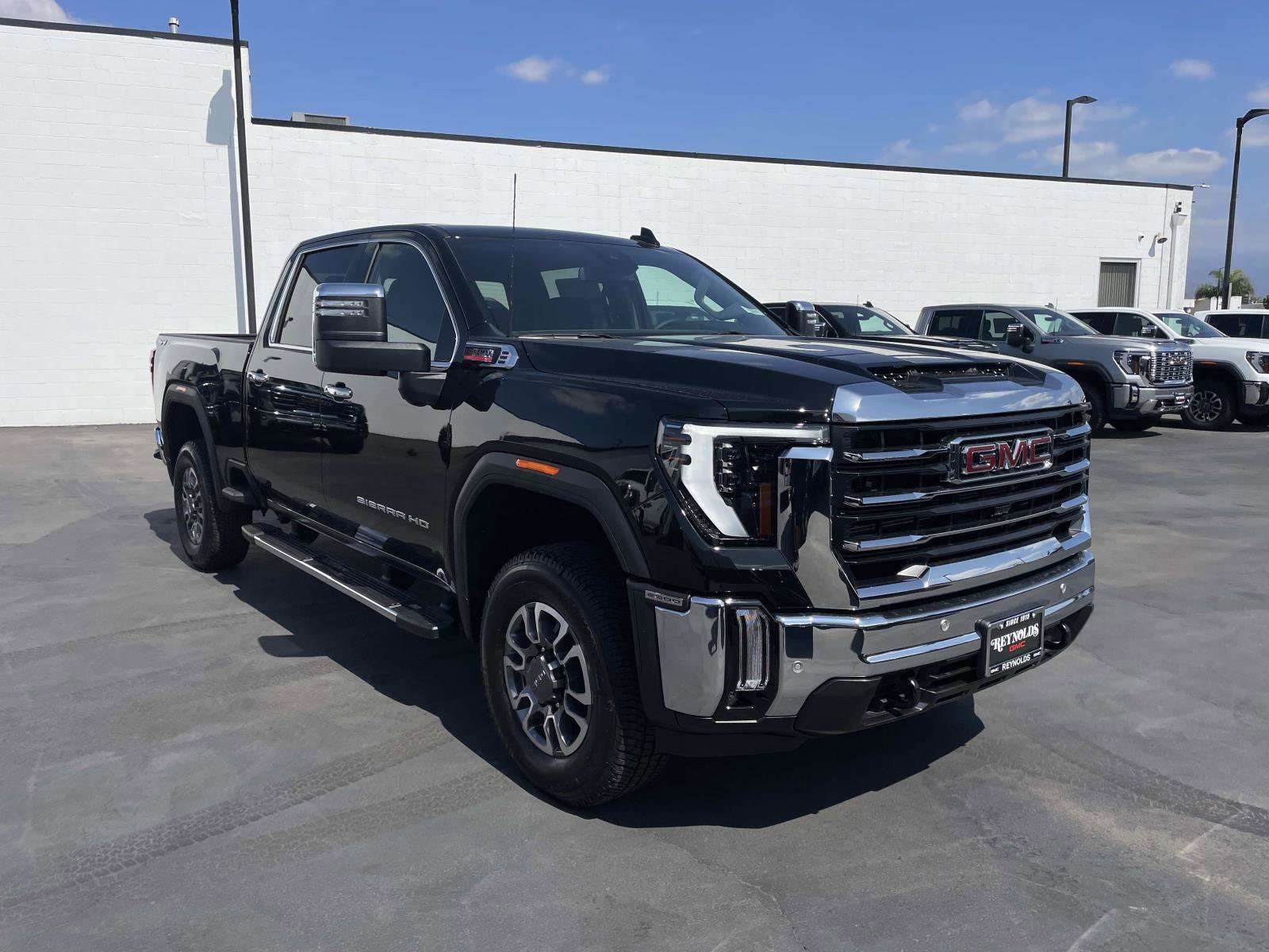 2025 Gmc Sierra HD SLT photo 3