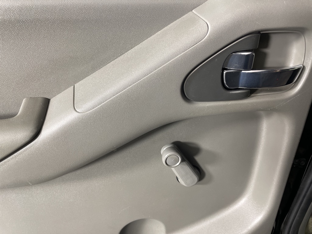 2015 Nissan Frontier S photo 26