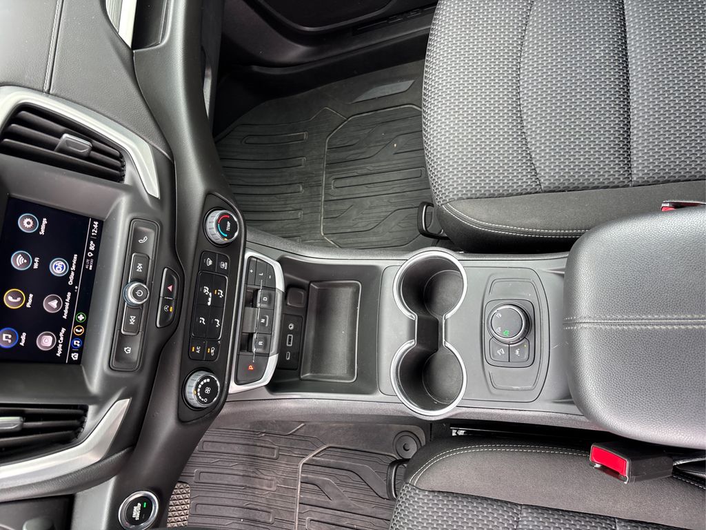 2022 Gmc Terrain SLE photo 16