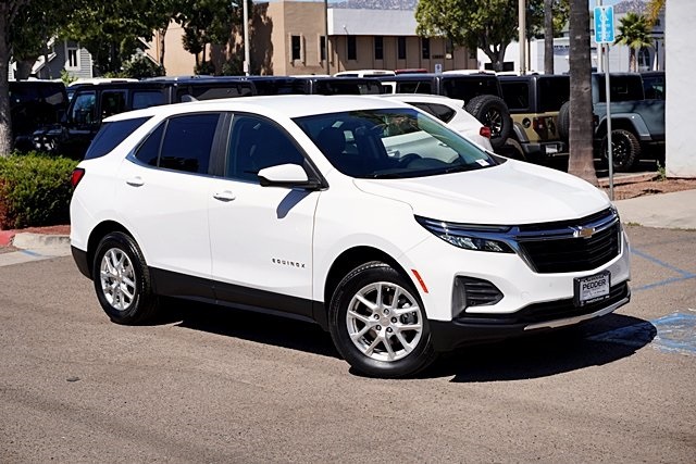 2024 Chevrolet Equinox LT photo 2