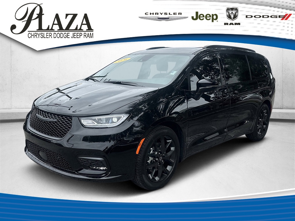 2026 Chrysler Pacifica Limited's photo