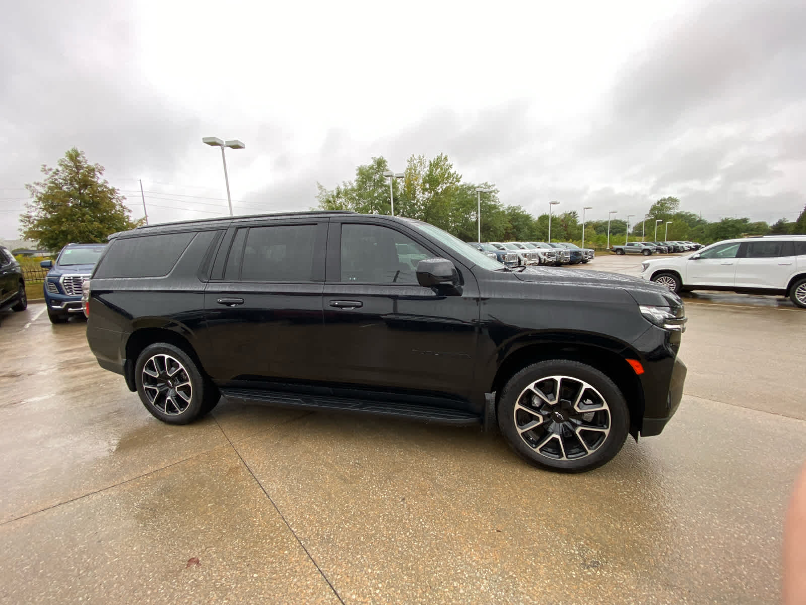 2021 Chevrolet Suburban RST photo 5