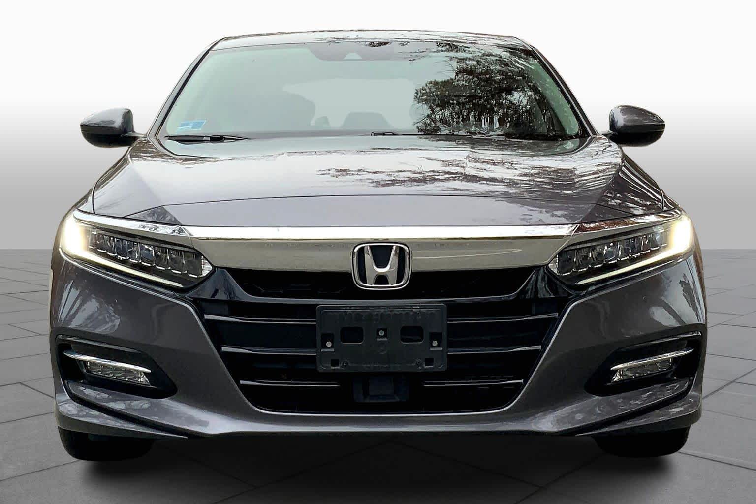 2020 Honda Accord Hybrid Touring photo 3