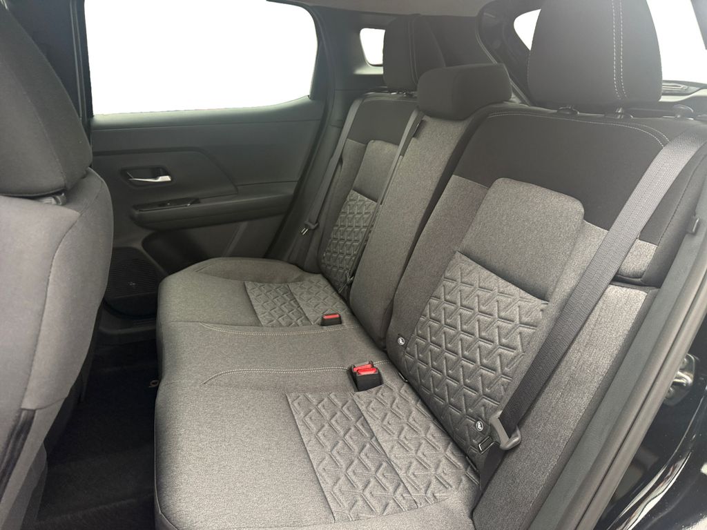2025 Nissan Kicks SV photo 12