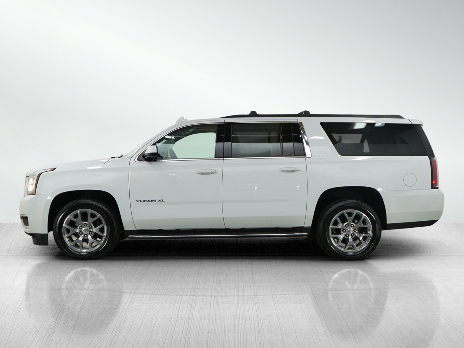 Used 2019 GMC Yukon XL SLT with VIN 1GKS2GKC9KR277283 for sale in Roseville, Minnesota